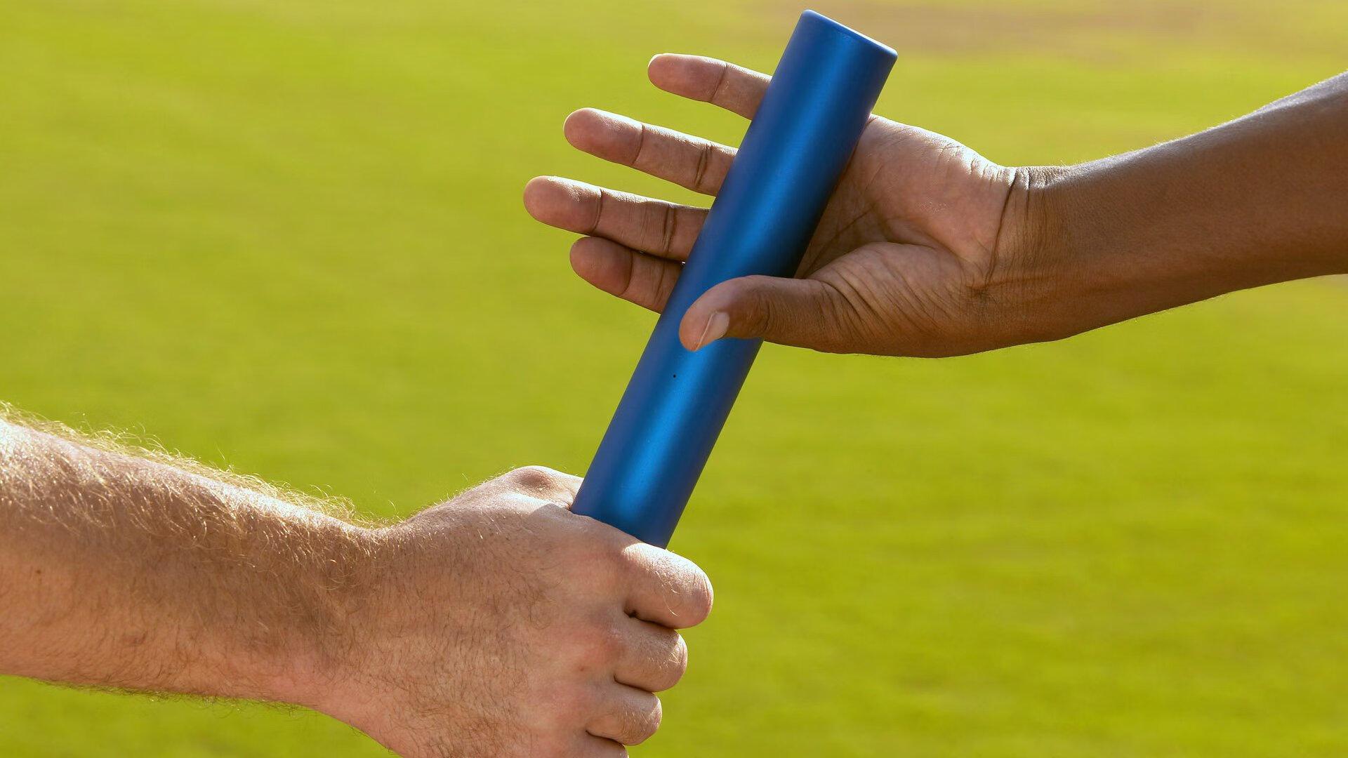 曼联主帅更迭潮，四天内三位前掌舵人黯然离任，俱乐部改革之路何去何从？