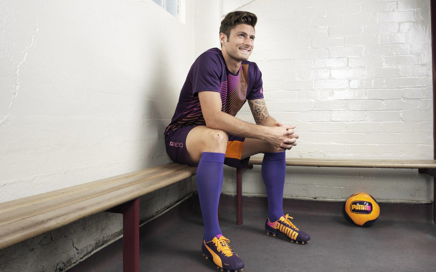 比尔-西蒙斯再掀波澜，断言勇士即便迎来字母哥也难有作为